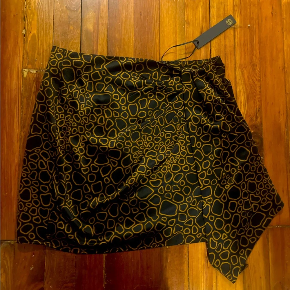 House of Harlow 1960 x REVOLVE Daria Drape Mini skirt in Noir Abstract - NWT  L - Picture 2 of 4